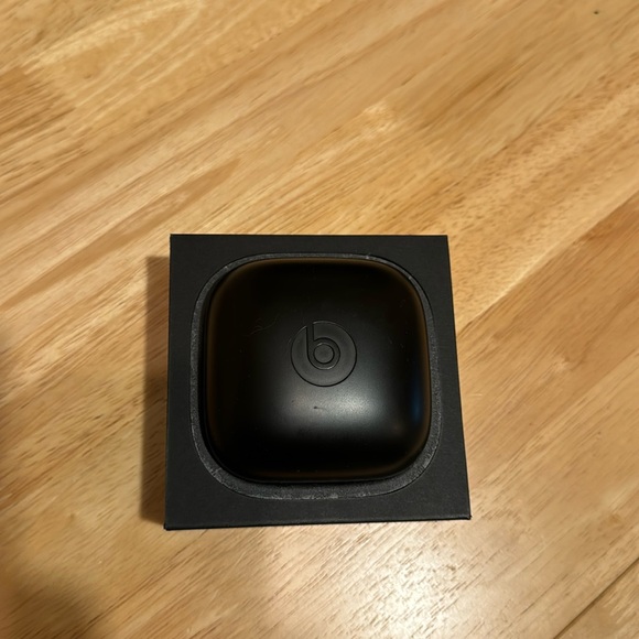 Powerbeats Pro - Picture 1 of 3